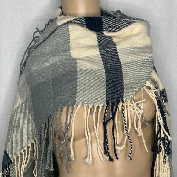 America Eagle Outfitters Gray Cream Fringe Scarf